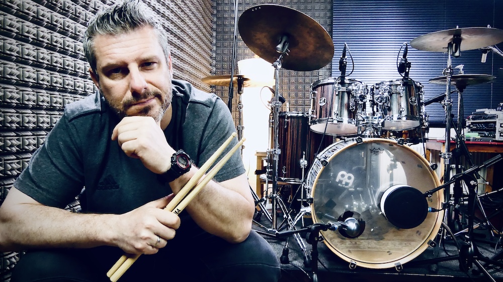 Schlagzeugvideocoach Jochen Weigand in seinem Studio