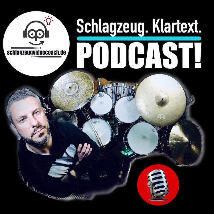 Jochen Weigand am Drumset von oben mit Mikrofon für Schlagzeugvideocoach Podcast